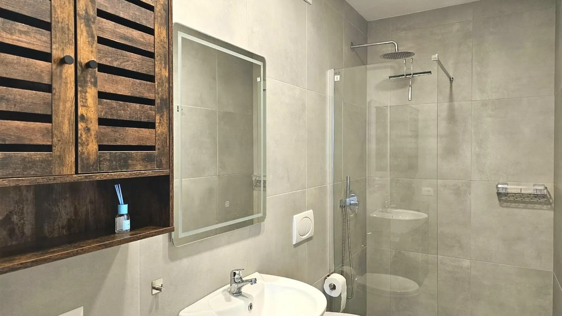 Pawel Apartment - 306 Saranda