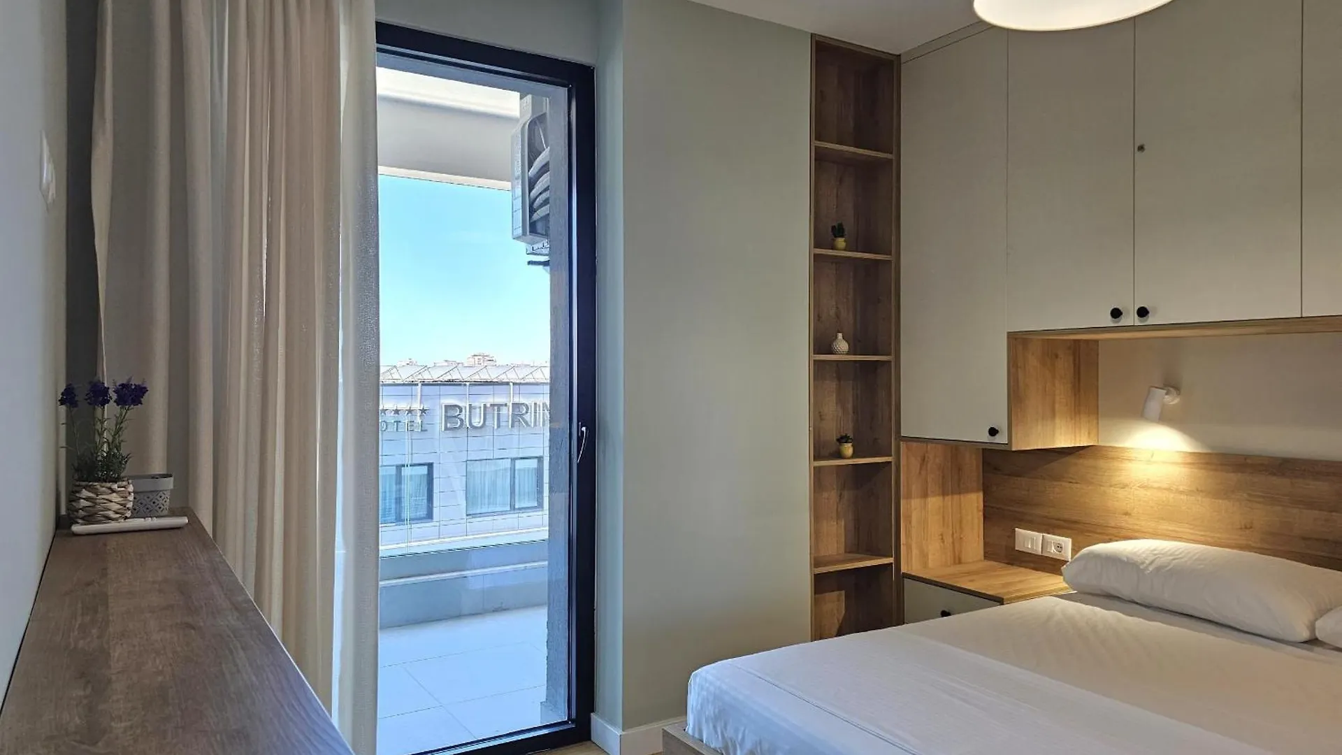 Pawel Apartment - 306 Saranda